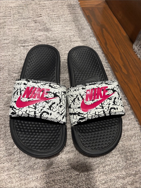 Nike Shoes - Nike Women’s Black Slide Sandals with White Crackle Strap and Pink Logo size 9